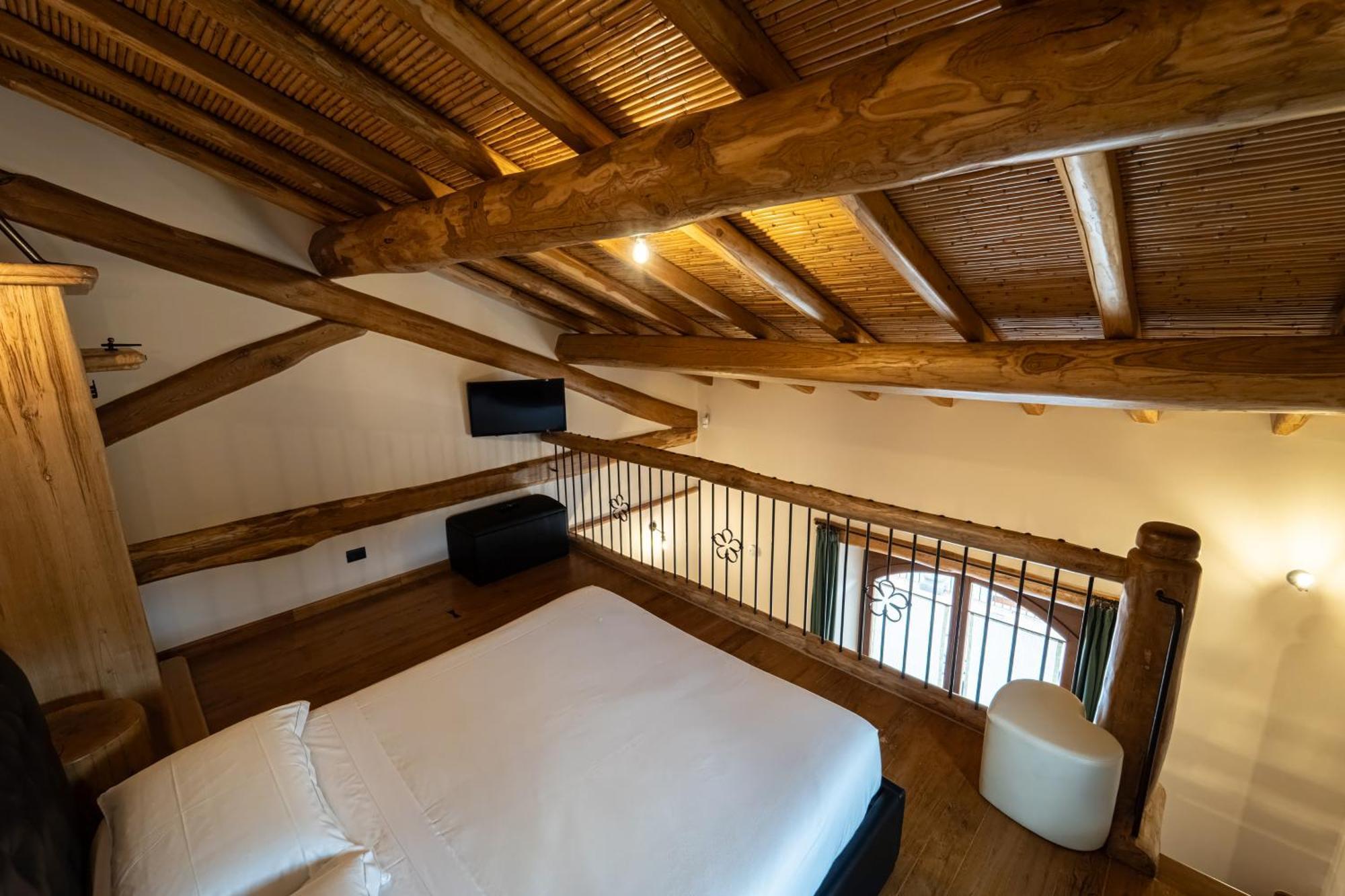 Etna Quota Mille Boutique Hotel, Typical Sicilian Food & Wine *